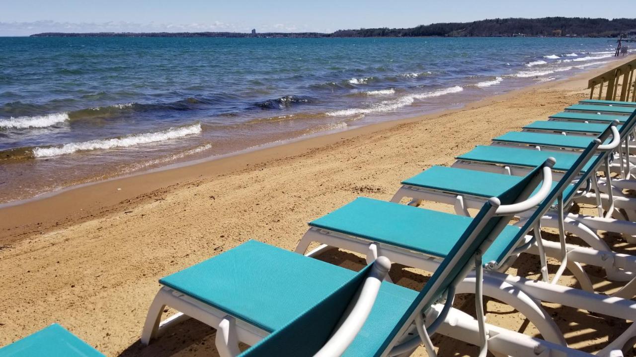 Brio Beach Inn トラバーズ・シティ エクステリア 写真