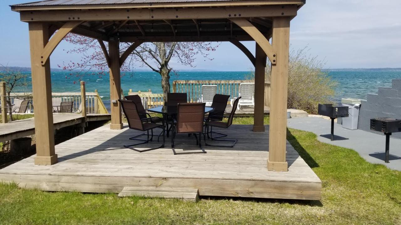 Brio Beach Inn トラバーズ・シティ エクステリア 写真