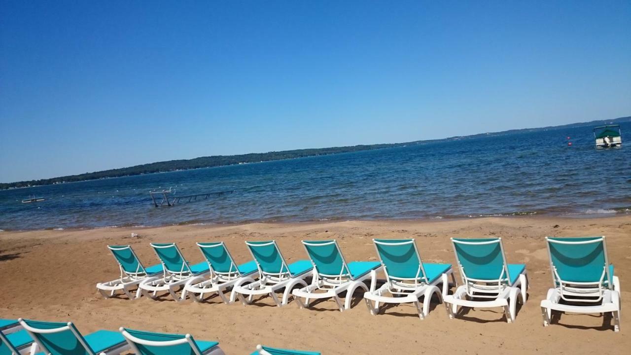 Brio Beach Inn トラバーズ・シティ エクステリア 写真